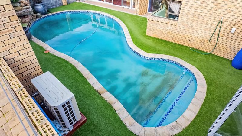 6 Bedroom Property for Sale in Dana Bay Western Cape